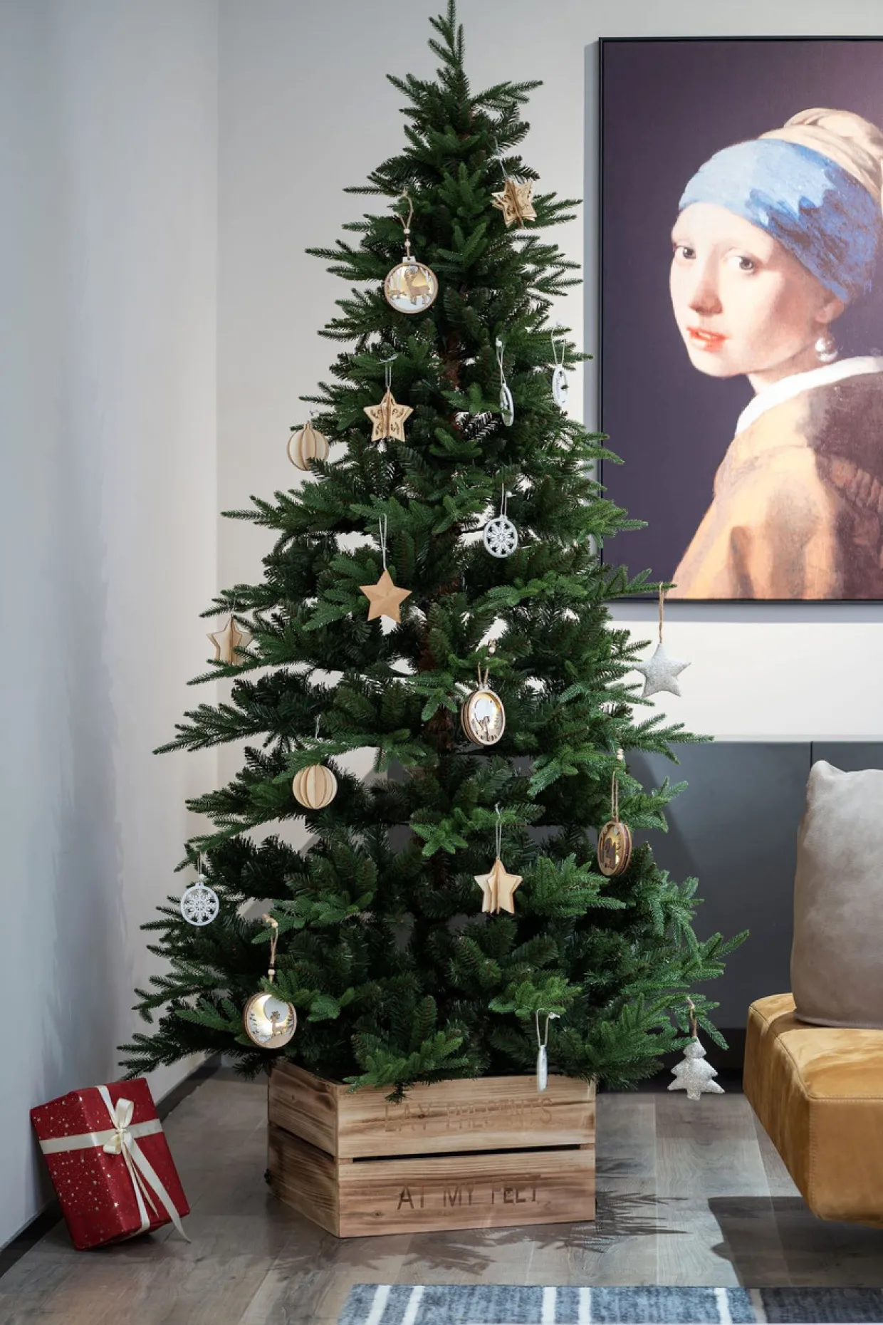 18" Wood Crate "Lay Presents at My Feet" Christmas Tree Collar