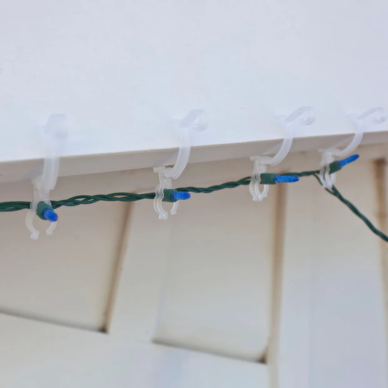 Bucket of 150 Clear Max Pro Anywhere Flip Christmas Light Clips