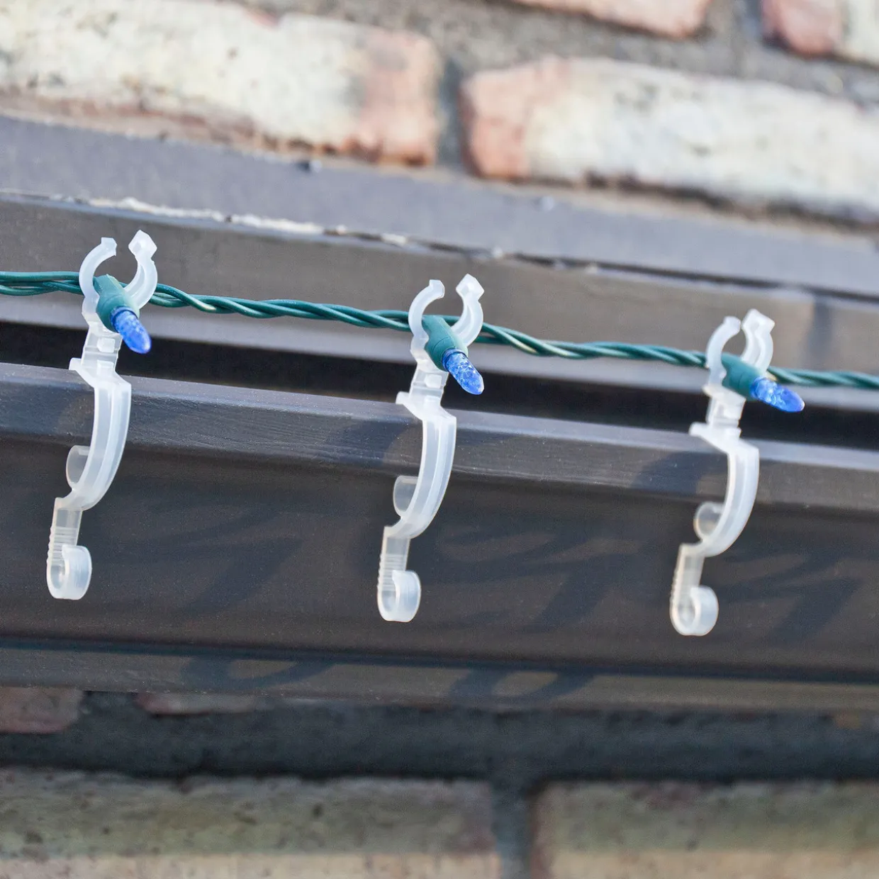 Bucket of 150 Clear Max Pro Anywhere Flip Christmas Light Clips