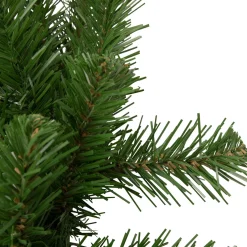 Deluxe Dorchester Pine Artificial Christmas Wreath, 18-Inch, Unlit