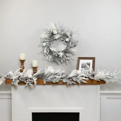 Flocked Berries and Pinecones Artificial Pine Christmas Wreath - 26