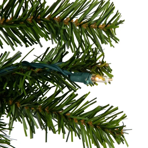 Pre-Lit Canadian Pine Artificial Christmas Wreath - 30" - Clear Lights